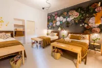 Niños Hotel Meloc - balcony