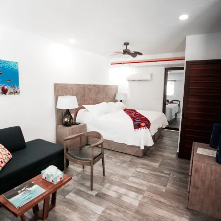 Hotel Paradise Suites
