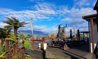 Hotel Lake Brunner