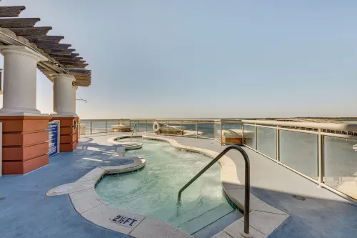 Emerald Grande Condo Beach, Marina and Ocean View - spa