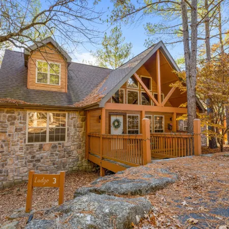 River's Creek 4 Bedroom Cabin by RedAwning