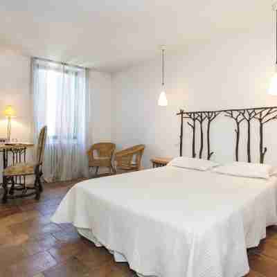Logis Hôtel Rest. du Midi Rooms