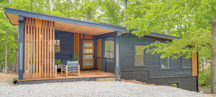 Lake Lanier Living! Spacious Home w/ Deck & Sauna Отели в г. Холл