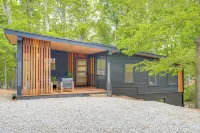 Lake Lanier Living! Retreat w/ Dock, Deck & Sauna - 4 tähden