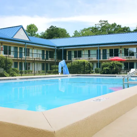 Residence Hub Inn and Suites