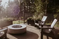 Mervue Estate at Crook Point Hotels in Curry County