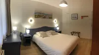 Logis Hôtel la Demeure du Perron Отели в г. Кету