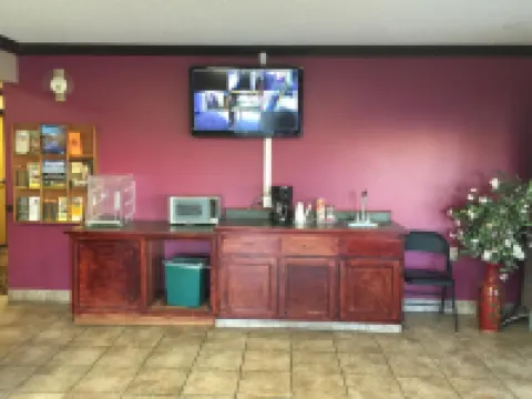 Holiday Lodge Hotels in Pittsburg