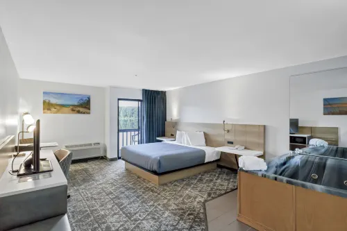 Waterbird Lakeside Inn Hotels in Chesterton