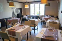 Logis Hôtel Saint Paul Hotels in Vivy