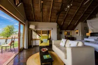 Tau Game Lodge - Balkoner