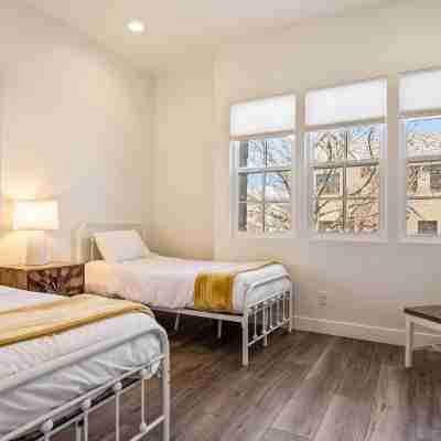 The Ann Marie #f1 6 Bedroom Townhouse Rooms