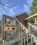 Ahmic Lake Resort's 3-Bedroom Cottage (Black Bear Cottage)