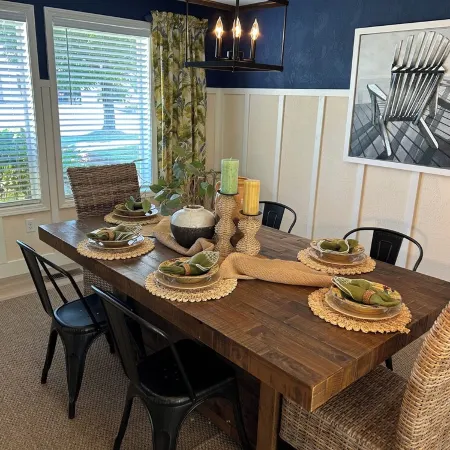 Beautifully Renovated Sleeps up to 8 in East Medford