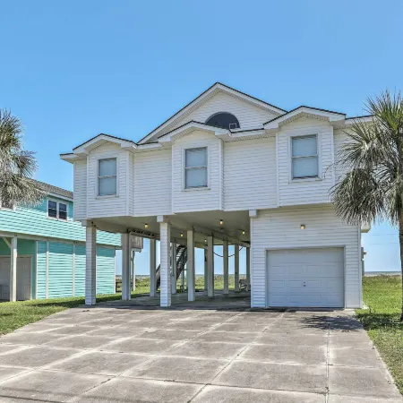 Beachside Living Family Retreat in Galveston