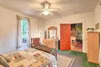 Rustic Cabin in the Woods 2-Acre Fishing Pond! - Homestays