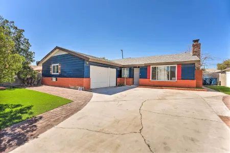 Las Vegas Getaway w/ Patio & Grill: ~3mi to Strip! Отели рядом с достопримечательностью «CSI：The Experience Las Vegas»