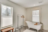 Walkable North Woodstock Home on Main Street! - Country Houses