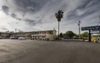Sky Riders Motel - Motels