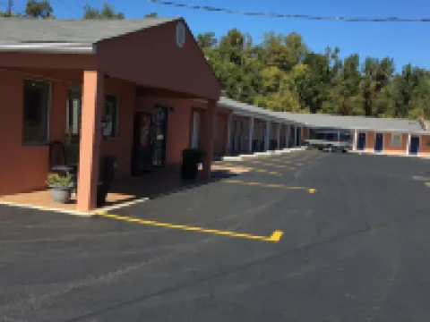 Shaws Komfort Motel Hotels in Hardin County