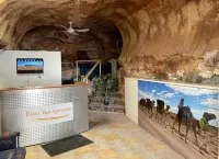 Desert View Apartments - parking
