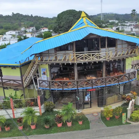 Hotel Puerto Gaviota Отели в г. Тонсупа