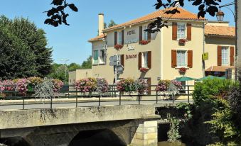 Logis Hôtels & Restaurant le Cheval Blanc et Clovis