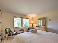 House w/ Balcony ~ 5 Mi to Cranmore Resort! Hotels in Glen