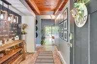'Alpine House' Modern Delevan Cabin on 2 Acres
