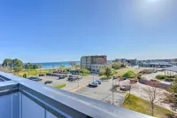 Traverse City Townhome Walk to Beach! - Beach