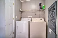 Private Yard & Fire Pit: Pet-Friendly Midway Abode - parking