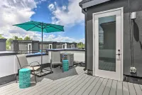 Trendy Denver Townhome - Walk to Mile High Stadium