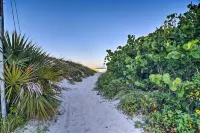 Coastal Sea Side Townhome - Walk to Beach! - Havudsigt