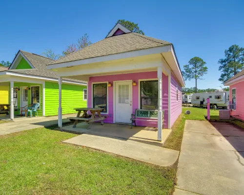 Biloxi Resort Cottage w/ Pool & Lake Access! Hoteles en Latimer
