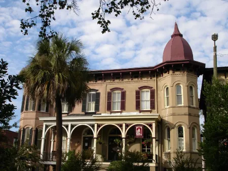 McMillan Inn Отели рядом с достопримечательностью «Площадь Чиппева»