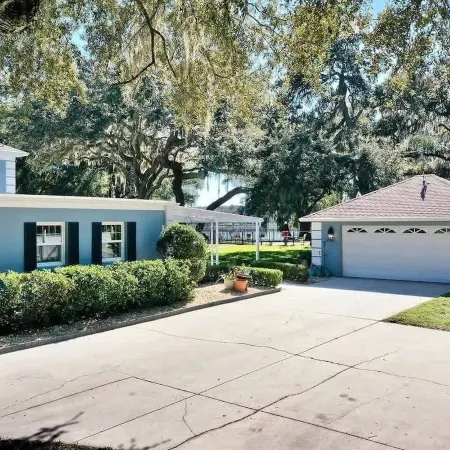 Executive 5 Bedroom Pool Home, Dade City!