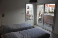 Between the lake and town center, 75 m², enclosed parking, terrace, elevator, WIFI - 2 étoiles