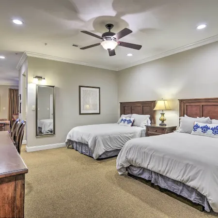 Resort-Style Condo on Golf Course w/ Pool Access