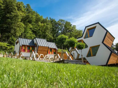 Apartments Beeland Skok Отели в г. Zalec