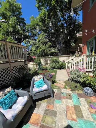 Charming 1-bedroom Carriage House in the best neighborhood in Longmont