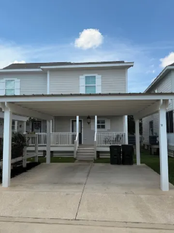 “The Blue Lagoon” a 3-bedroom townhome in charming Lake Charles with AC, WiFi