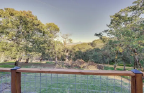 On-Site Winery and Tasting Room Oregon Bungalow!