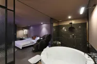 Vine Hotel
