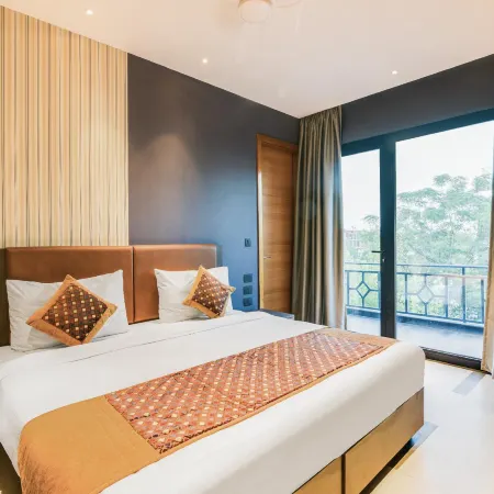 Hotel Bluestone Nehru Place by the Cosy Hotels Отели рядом с достопримечательностью «Храм Лотоса»