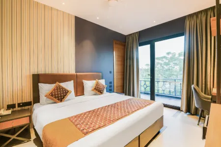 Hotel Bluestone Nehru Place by the Cosy Hotels Отели рядом со станцией Moolchand