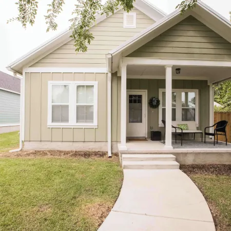 Chic Thomasville Home Walk to Downtown!