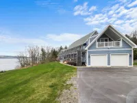 Lakefront 6BR Retreat with Private Dock, Huge Deck & Epic Seneca Views Hotéis em Starkey