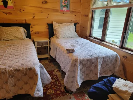 3-bedroom house in charming Forestburgh with WiFi, AC. Start your getaway now. Отели в г. Форестбург