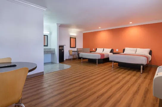 Motel 6洛米塔，加利福尼亞 港灣城酒店