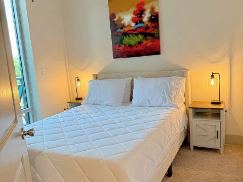 Cozy 2-bedroom apartment in charming McLean with AC, WiFi, fitness room